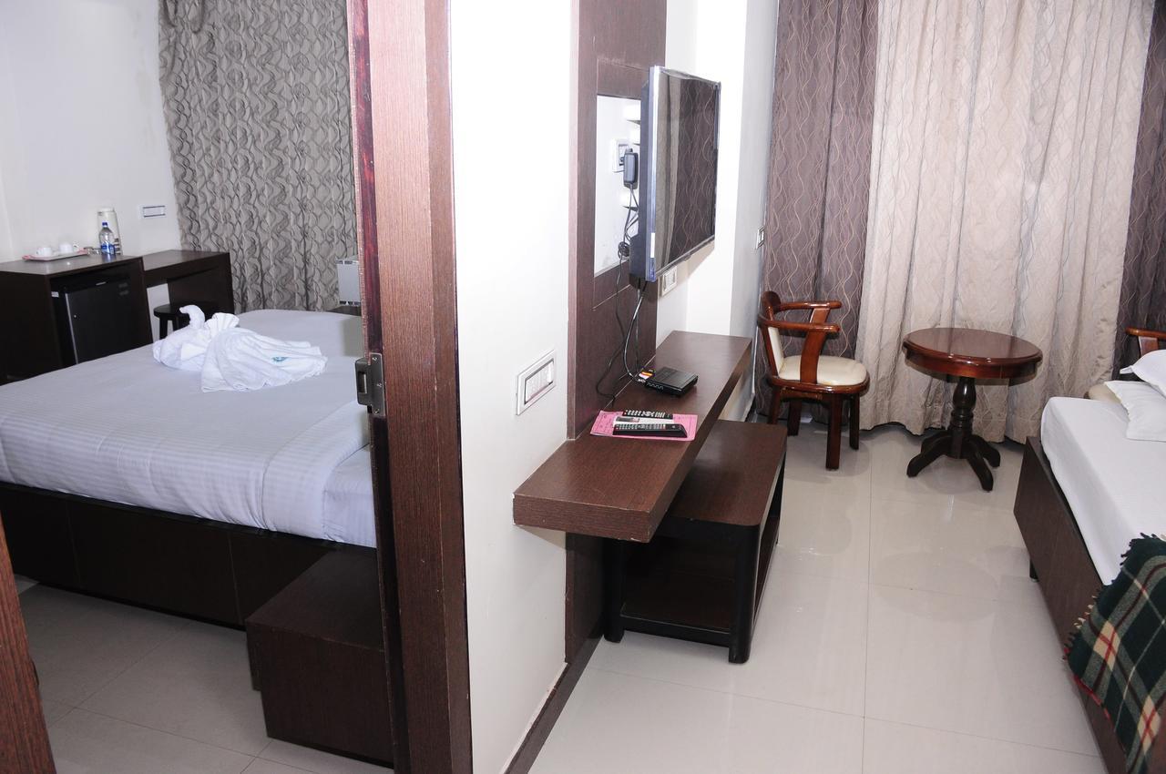 Hotel Surya Rājahmundry Екстериор снимка